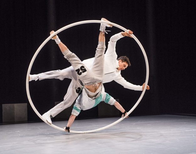 Barely-Methodical-Troupe-Circusfest-2016-Hugo Glenddining